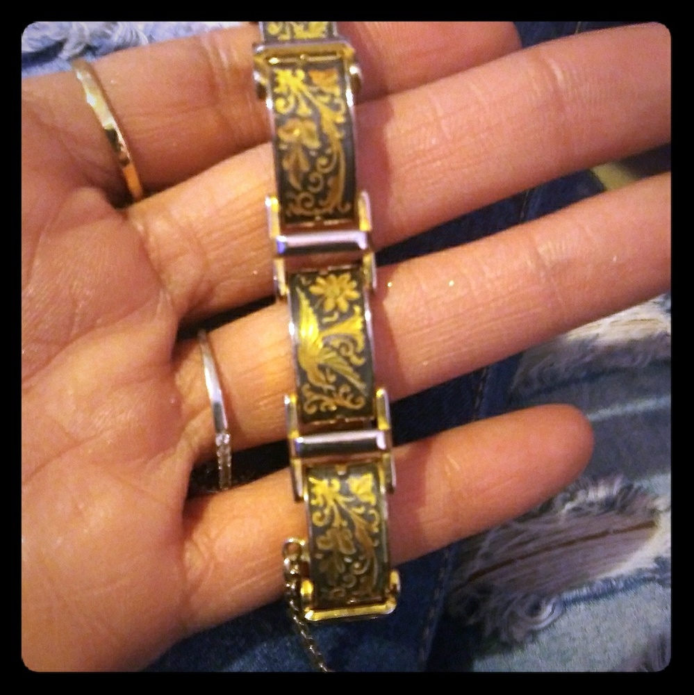 Gold braclet